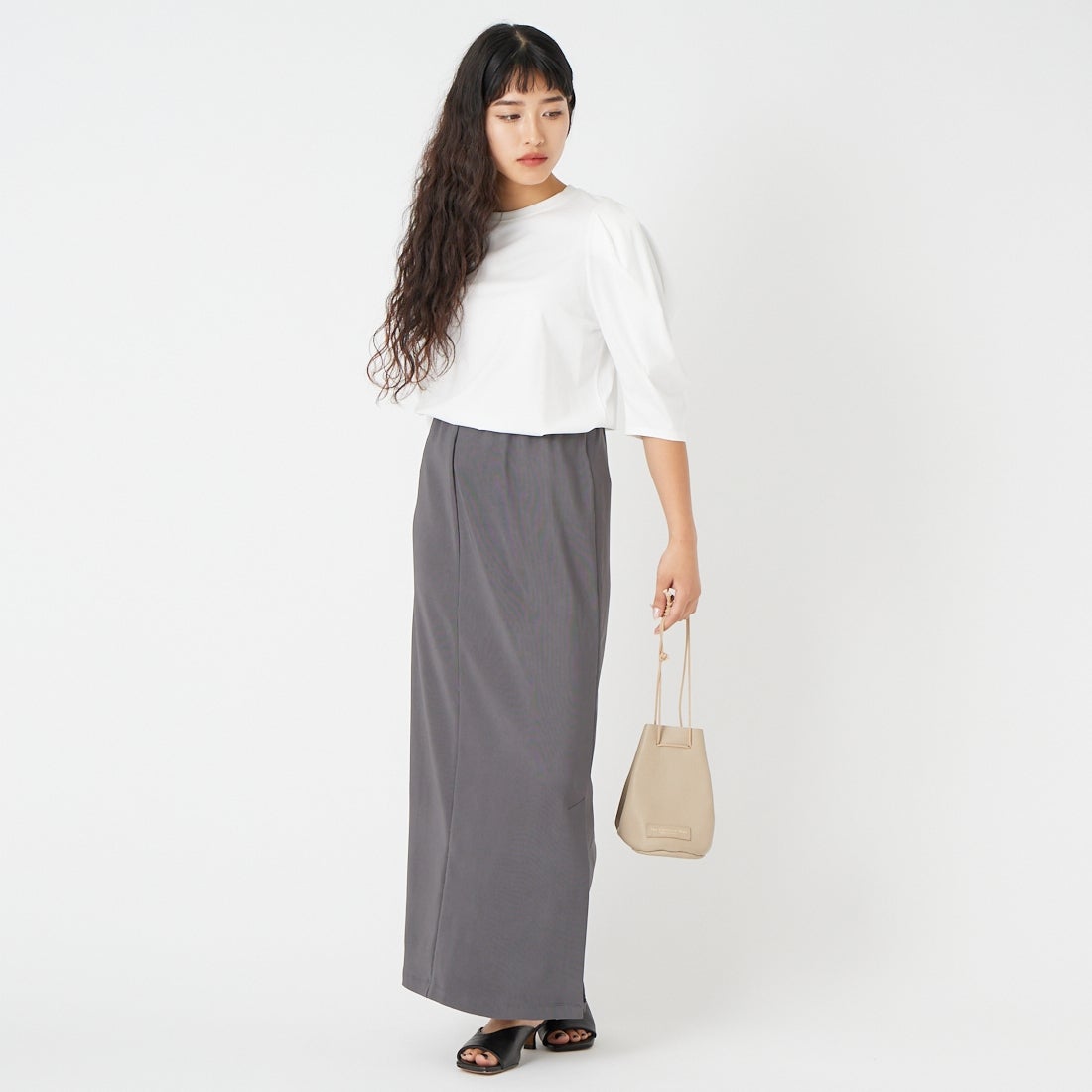 nenom [ネノム] マルチWAYナロースカート [NE23142065] 07 GRAY &&モデル身長：162cm 着用サイズ：F&&