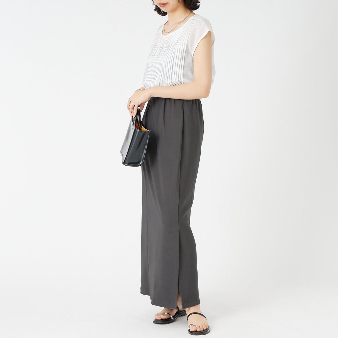 nenom [ネノム] マルチWAYナロースカート [NE23142065] 07 GRAY &&モデル身長：162cm 着用サイズ：F&&
