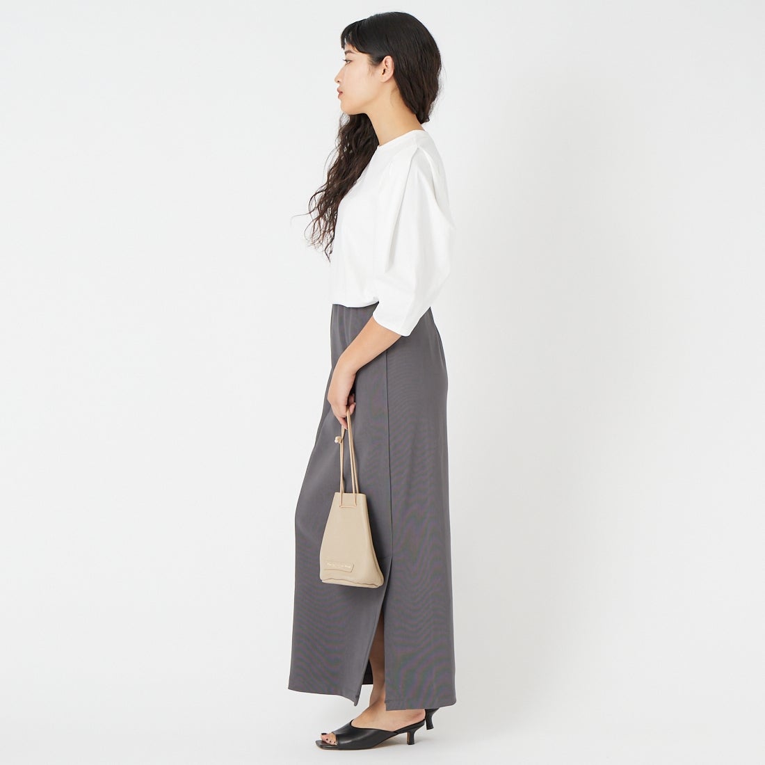 nenom [ネノム] マルチWAYナロースカート [NE23142065] 07 GRAY &&モデル身長：162cm 着用サイズ：F&&