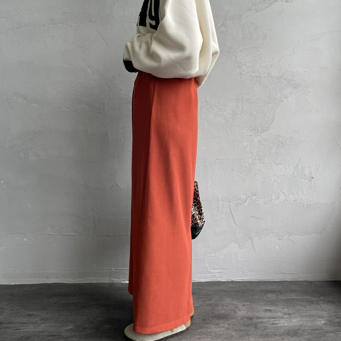 nenom [ネノム] マルチWAYナロースカート [NE23142065] 33 ORANGE &&モデル身長：158cm 着用サイズ：F&&