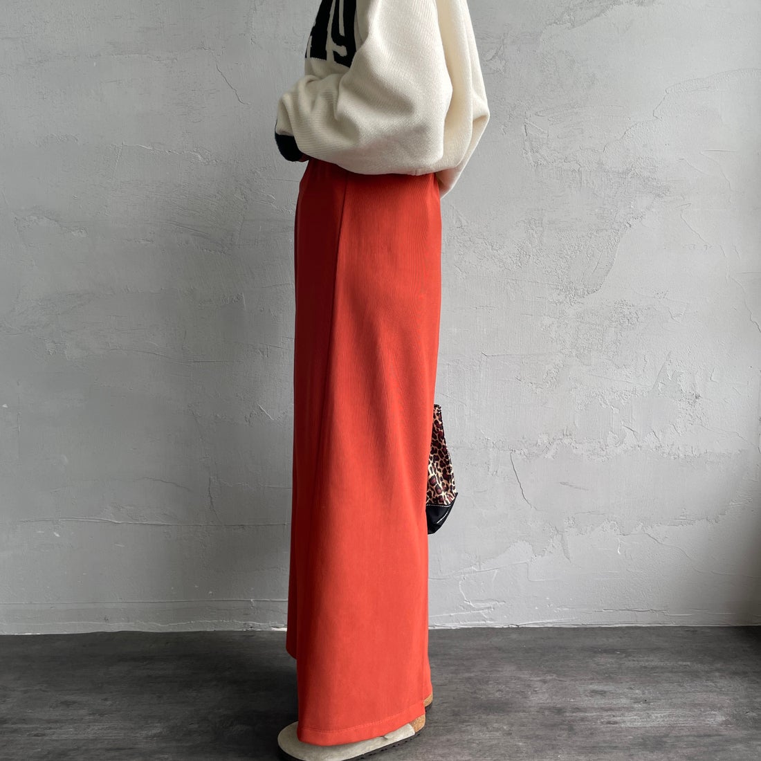 nenom [ネノム] マルチWAYナロースカート [NE23142065] 33 ORANGE &&モデル身長：158cm 着用サイズ：F&&