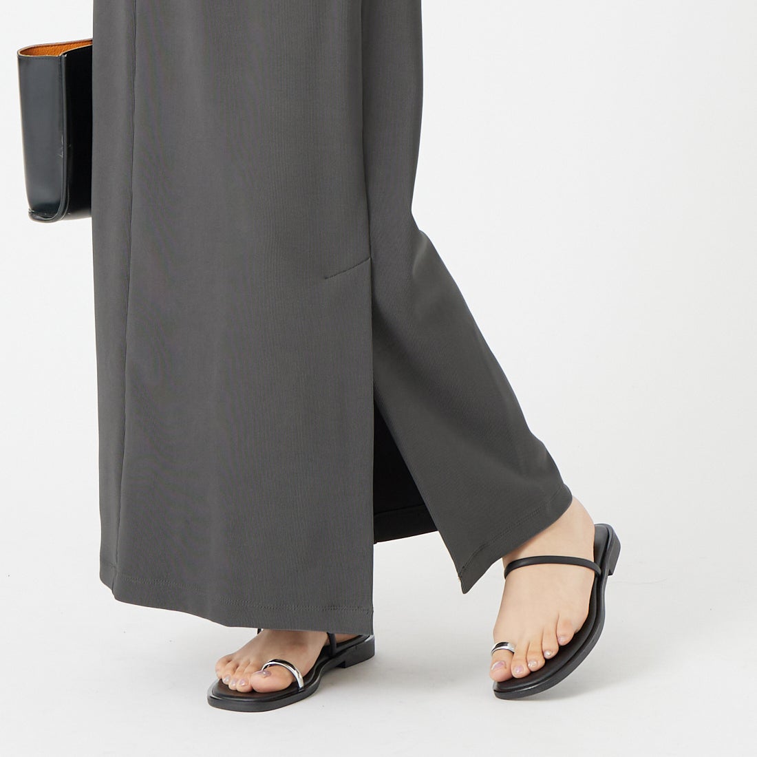 nenom [ネノム] マルチWAYナロースカート [NE23142065] 07 GRAY &&モデル身長：162cm 着用サイズ：F&&
