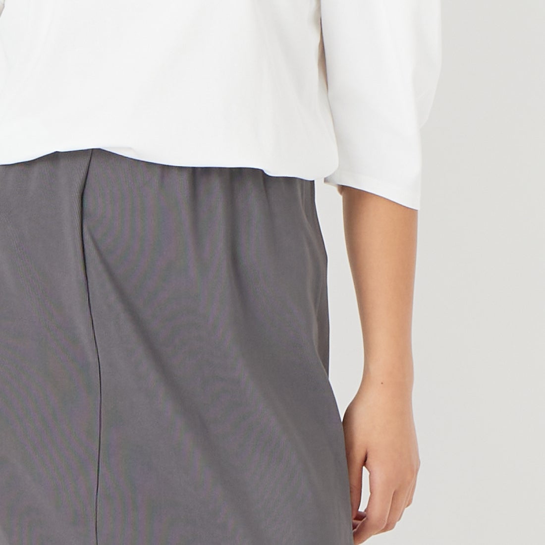 nenom [ネノム] マルチWAYナロースカート [NE23142065] 07 GRAY &&モデル身長：162cm 着用サイズ：F&&