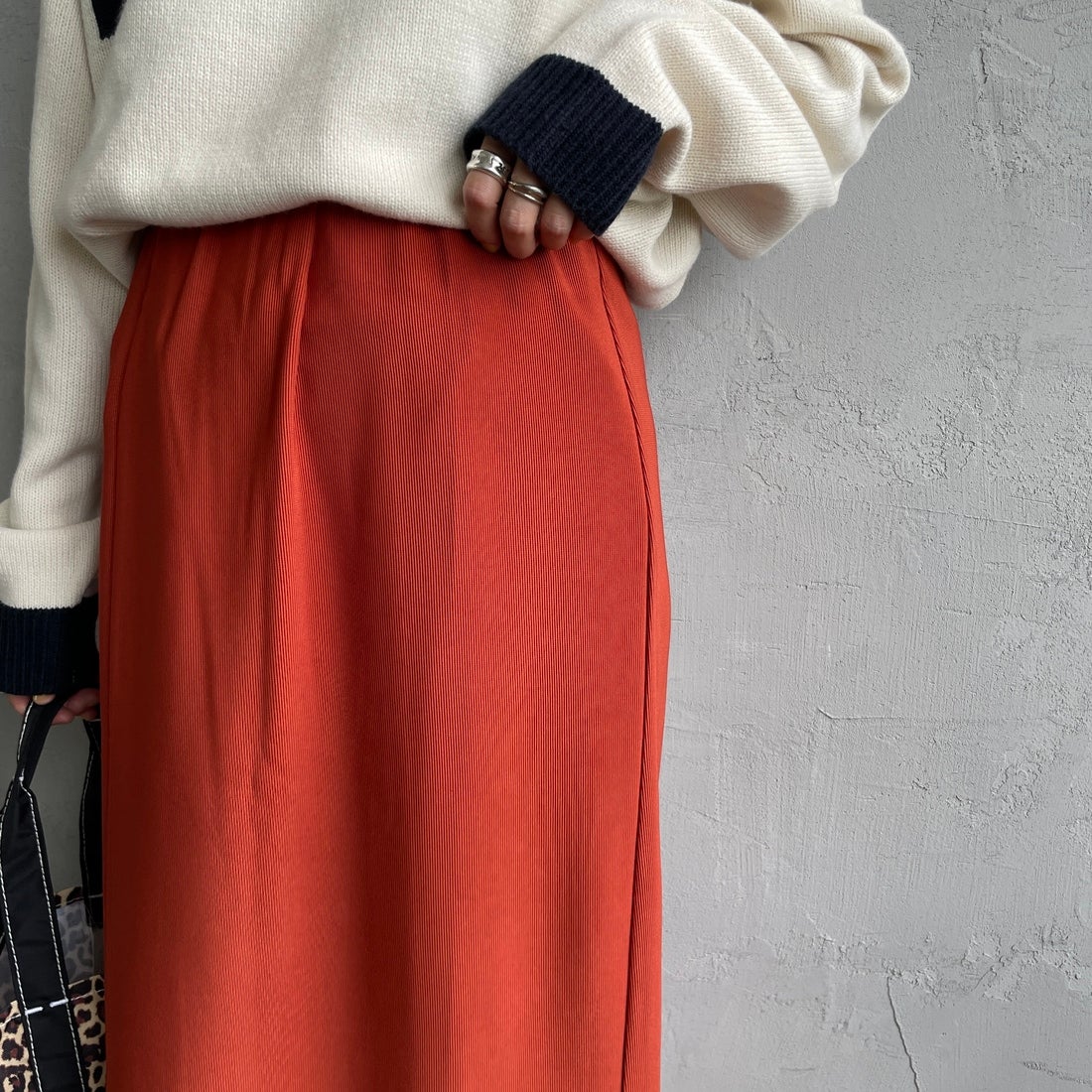 nenom [ネノム] マルチWAYナロースカート [NE23142065] 33 ORANGE &&モデル身長：158cm 着用サイズ：F&&