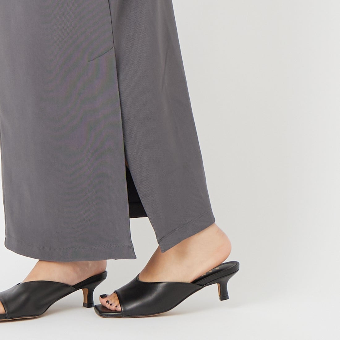 nenom [ネノム] マルチWAYナロースカート [NE23142065] 07 GRAY &&モデル身長：162cm 着用サイズ：F&&