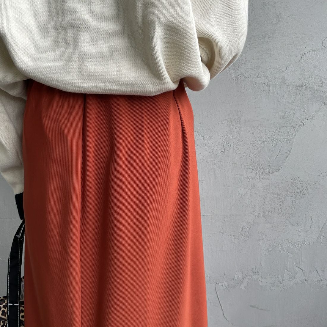 nenom [ネノム] マルチWAYナロースカート [NE23142065] 33 ORANGE &&モデル身長：158cm 着用サイズ：F&&