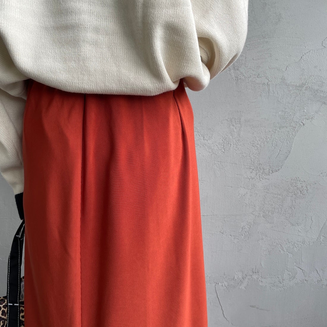 nenom [ネノム] マルチWAYナロースカート [NE23142065] 33 ORANGE &&モデル身長：158cm 着用サイズ：F&&