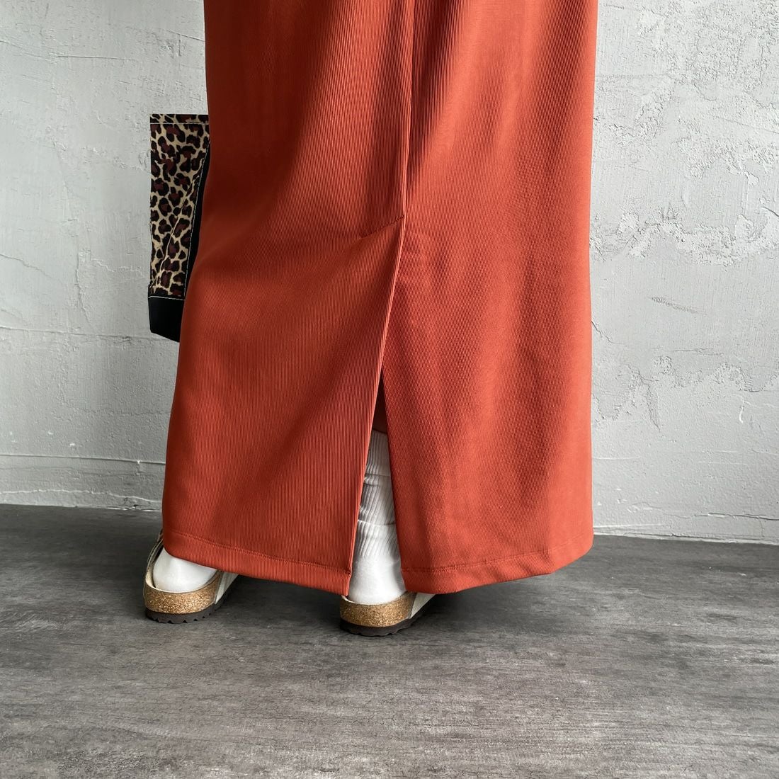 nenom [ネノム] マルチWAYナロースカート [NE23142065] 33 ORANGE &&モデル身長：158cm 着用サイズ：F&&