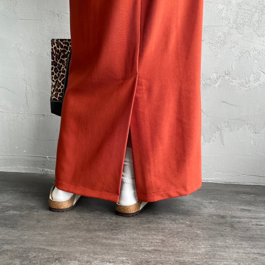 nenom [ネノム] マルチWAYナロースカート [NE23142065] 33 ORANGE &&モデル身長：158cm 着用サイズ：F&&