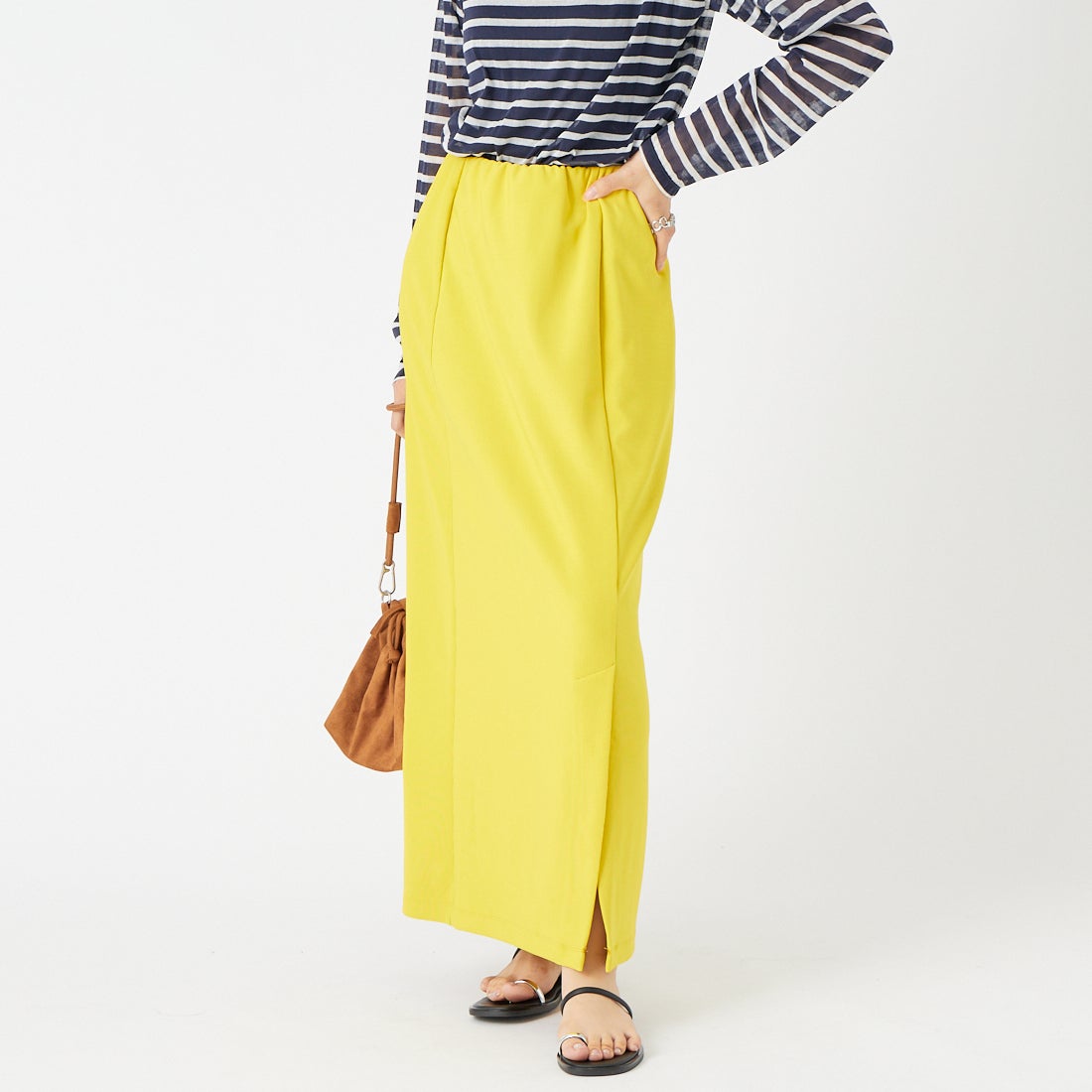 nenom [ネノム] マルチWAYナロースカート [NE23142065] 31 YELLOW &&モデル身長：162cm 着用サイズ：F&&