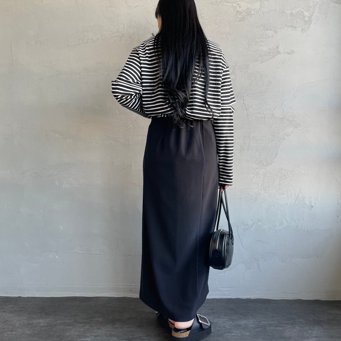 nenom [ネノム] マルチWAYナロースカート [NE23142065] 09 BLACK &&モデル身長：156cm 着用サイズ：F&&