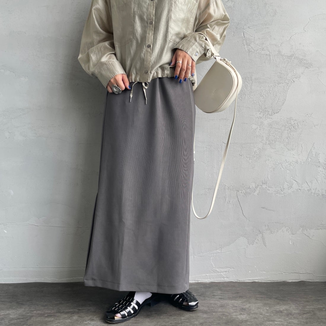 nenom [ネノム] マルチWAYナロースカート [NE23142065] 07 GRAY &&モデル身長：156cm 着用サイズ：F&&