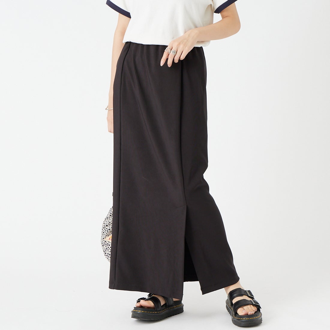 nenom [ネノム] マルチWAYナロースカート [NE23142065] 09 BLACK &&モデル身長：162cm 着用サイズ：F&&