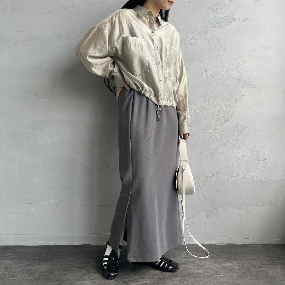 nenom [ネノム] マルチWAYナロースカート [NE23142065] 07 GRAY &&モデル身長：156cm 着用サイズ：F&&