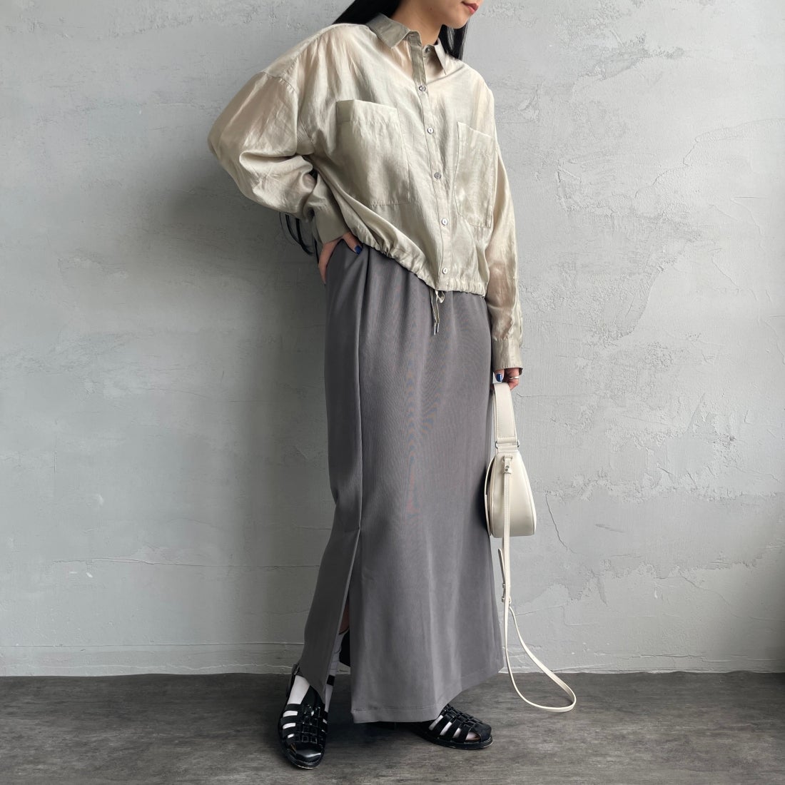 nenom [ネノム] マルチWAYナロースカート [NE23142065] 07 GRAY &&モデル身長：156cm 着用サイズ：F&&