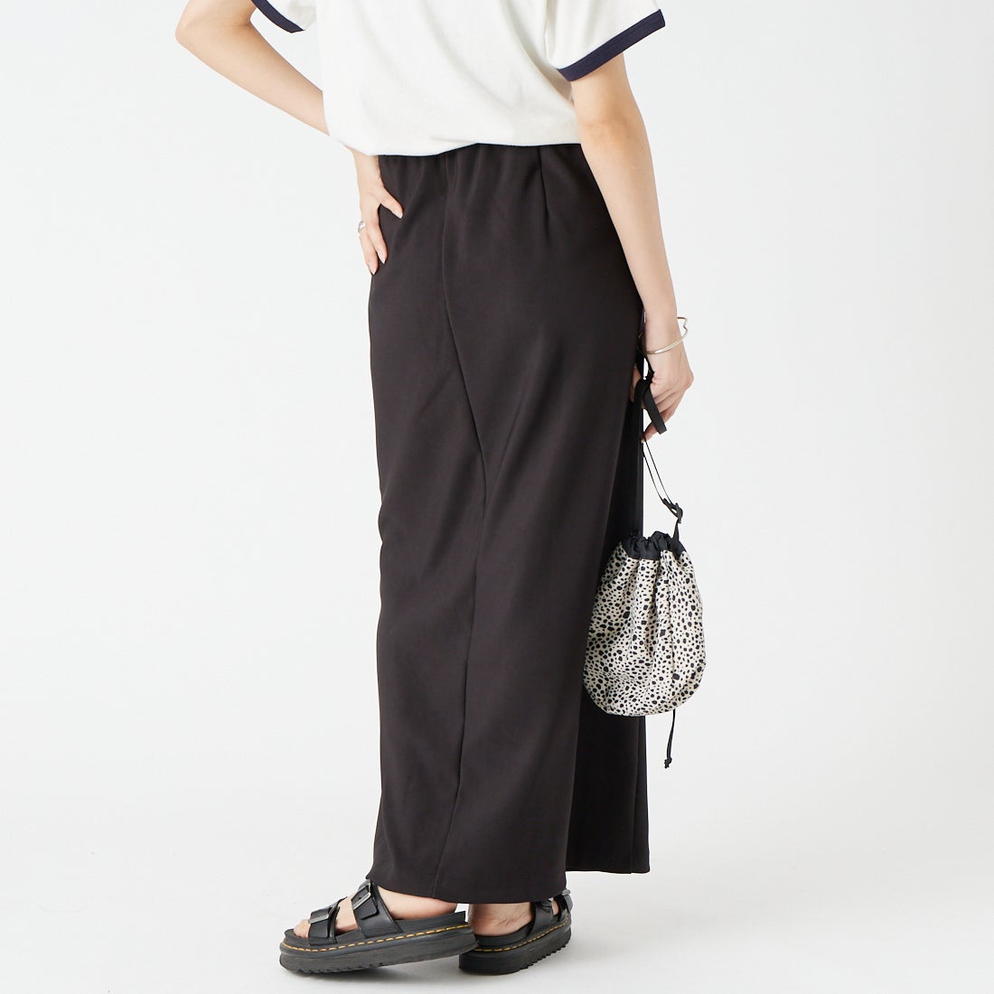nenom [ネノム] マルチWAYナロースカート [NE23142065] 09 BLACK &&モデル身長：162cm 着用サイズ：F&&