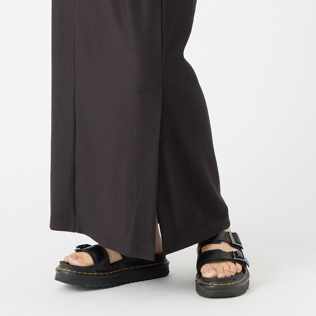 nenom [ネノム] マルチWAYナロースカート [NE23142065] 09 BLACK &&モデル身長：162cm 着用サイズ：F&&
