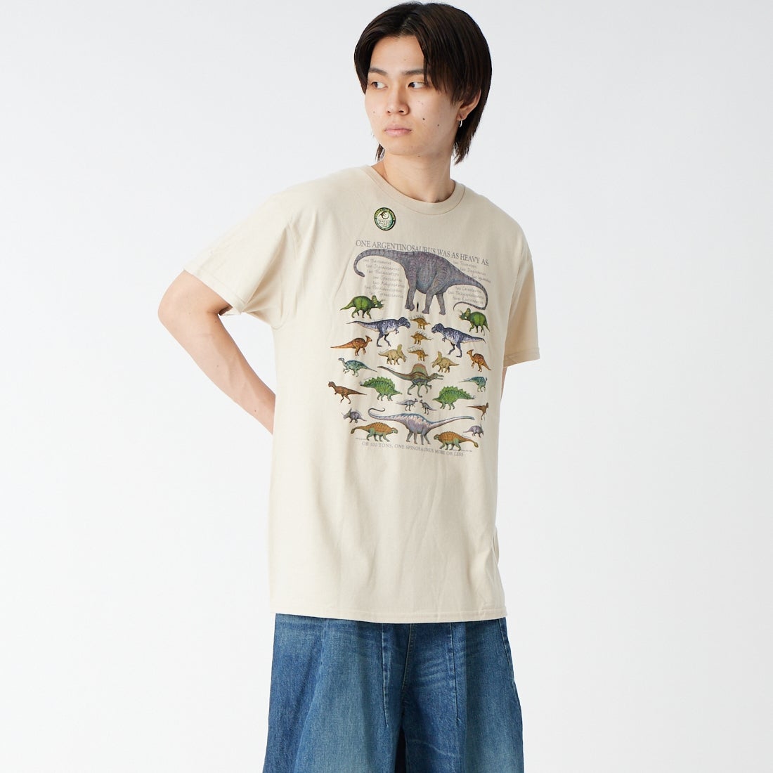 LIBERTY GRAPHICS [リバティーグラフィックス] ワンダイナソープリントTシャツ [ONE-DINOSAUR-IS] STONE &&モデル身長：177cm 着用サイズ：L&&