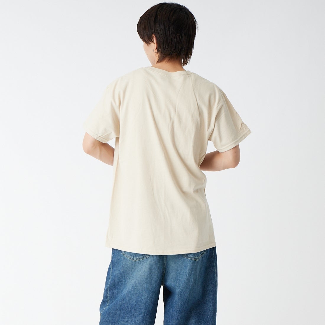 LIBERTY GRAPHICS [リバティーグラフィックス] ワンダイナソープリントTシャツ [ONE-DINOSAUR-IS] STONE &&モデル身長：177cm 着用サイズ：L&&