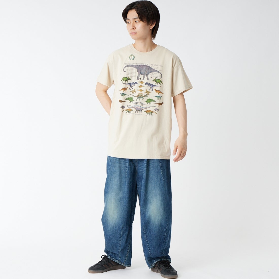 LIBERTY GRAPHICS [リバティーグラフィックス] ワンダイナソープリントTシャツ [ONE-DINOSAUR-IS] STONE &&モデル身長：177cm 着用サイズ：L&&