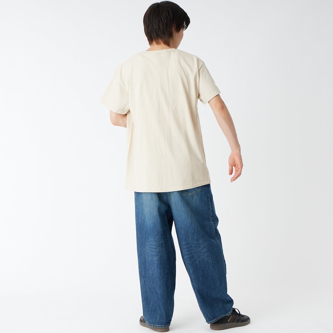 LIBERTY GRAPHICS [リバティーグラフィックス] ワンダイナソープリントTシャツ [ONE-DINOSAUR-IS] STONE &&モデル身長：177cm 着用サイズ：L&&