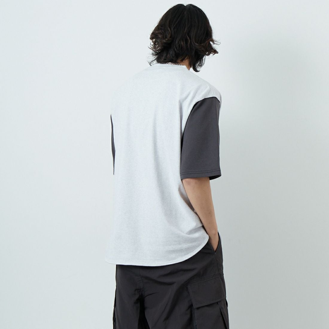 SEDAN ALL-PURPOSE [セダン オールパーパス] HENLEYNECK BASEBALL TEE [SD25S-CT05] ASH/CHR &&モデル身長：179cm 着用サイズ：L&&