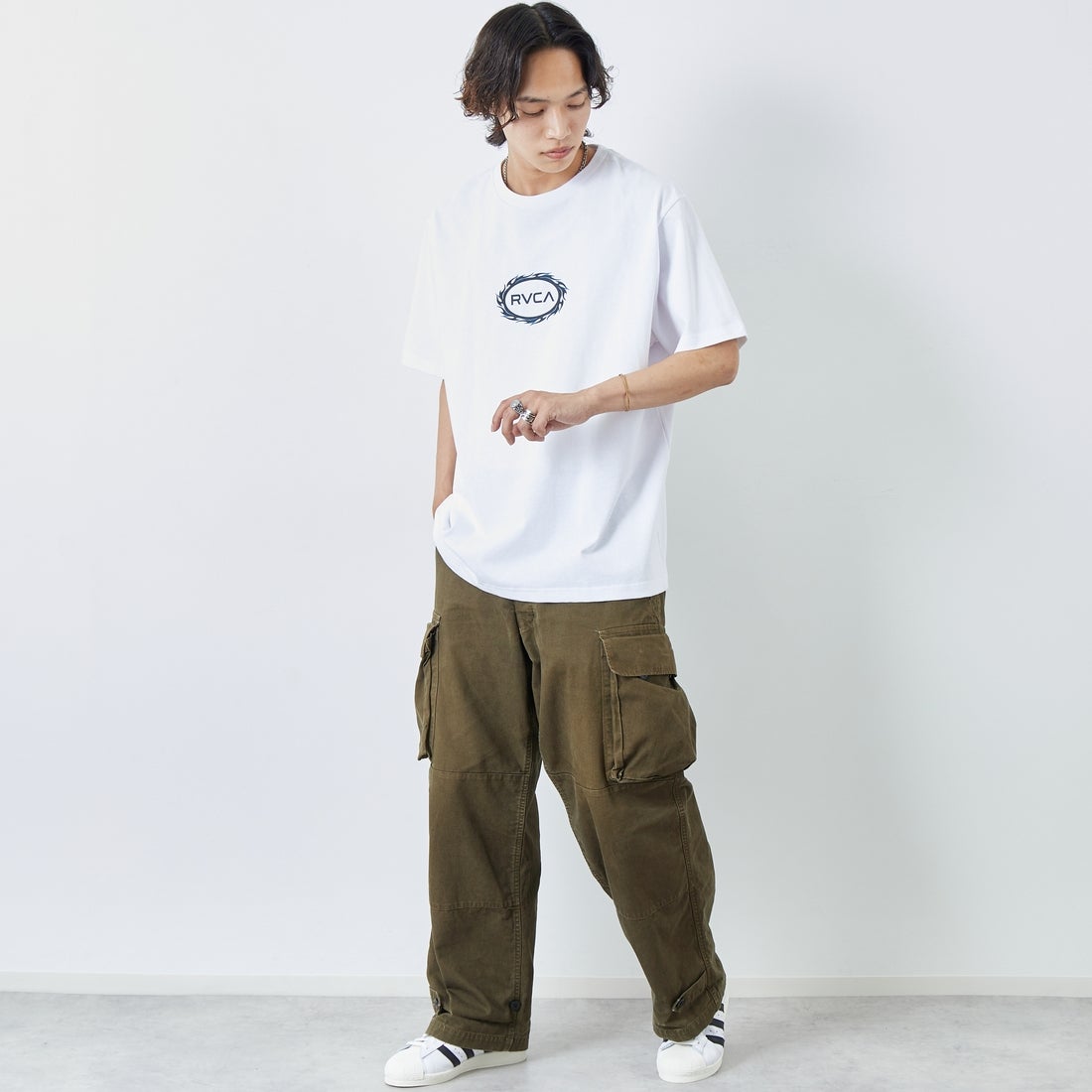 RVCA [ルーカ] TRIBAL SPIN ショートスリーブプリントTシャツ [BF04A206] WHT &&モデル身長：179cm 着用サイズ：XL&&