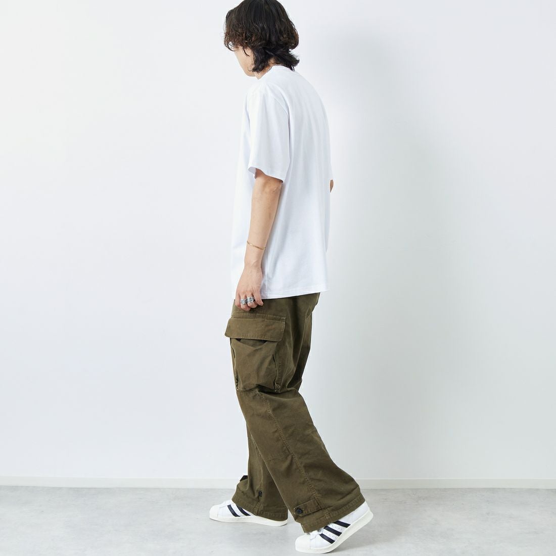 RVCA [ルーカ] TRIBAL SPIN ショートスリーブプリントTシャツ [BF04A206] WHT &&モデル身長：179cm 着用サイズ：XL&&