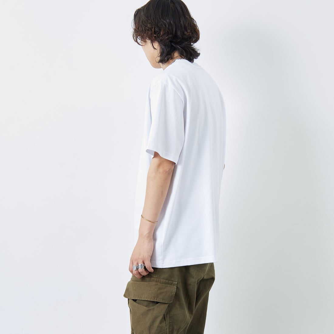 RVCA [ルーカ] TRIBAL SPIN ショートスリーブプリントTシャツ [BF04A206] WHT &&モデル身長：179cm 着用サイズ：XL&&