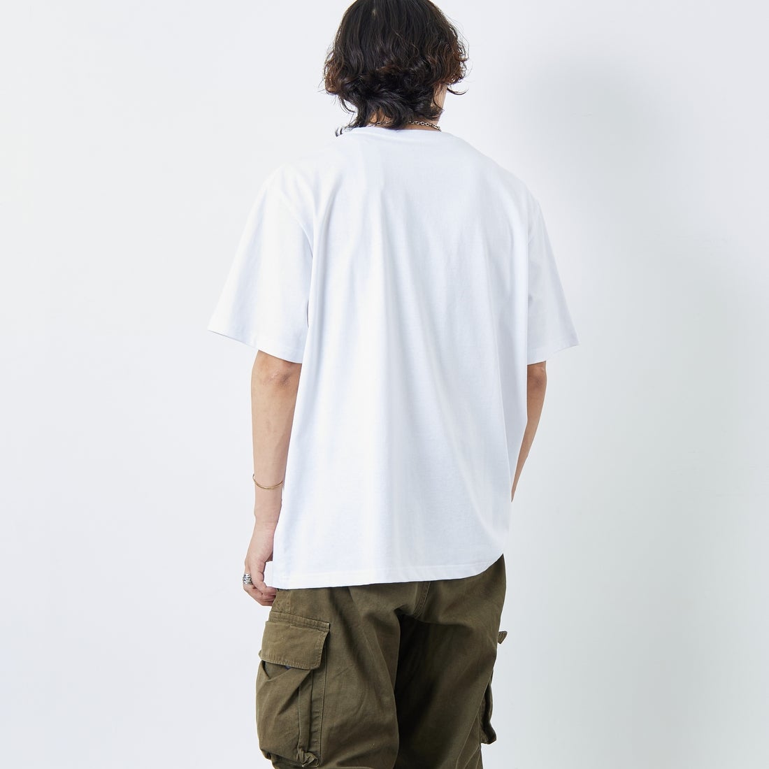 RVCA [ルーカ] TRIBAL SPIN ショートスリーブプリントTシャツ [BF04A206] WHT &&モデル身長：179cm 着用サイズ：XL&&