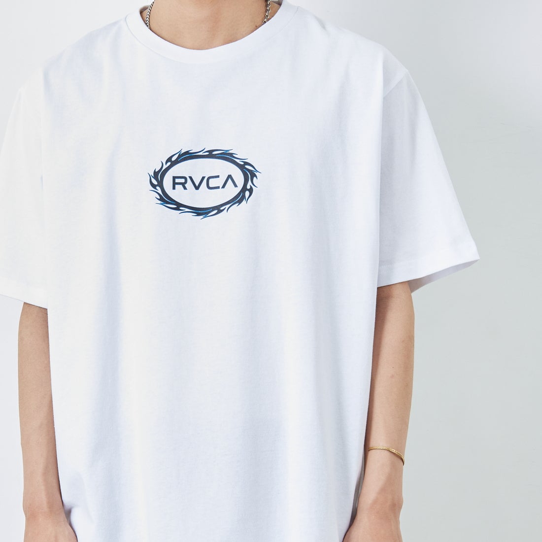 RVCA [ルーカ] TRIBAL SPIN ショートスリーブプリントTシャツ [BF04A206] WHT &&モデル身長：179cm 着用サイズ：XL&&
