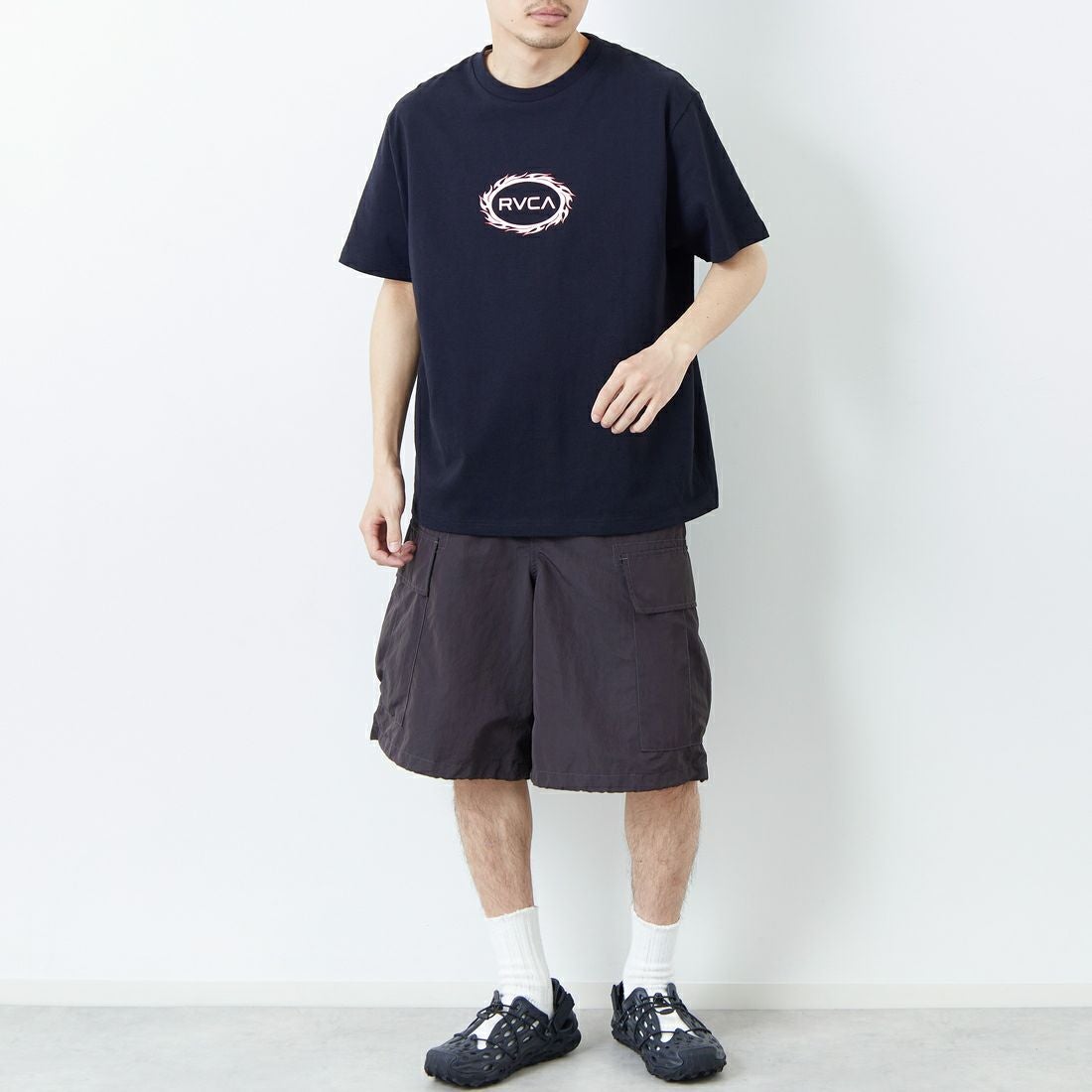 RVCA [ルーカ] TRIBAL SPIN ショートスリーブプリントTシャツ [BF04A206] BLK &&モデル身長：168cm 着用サイズ：M&&