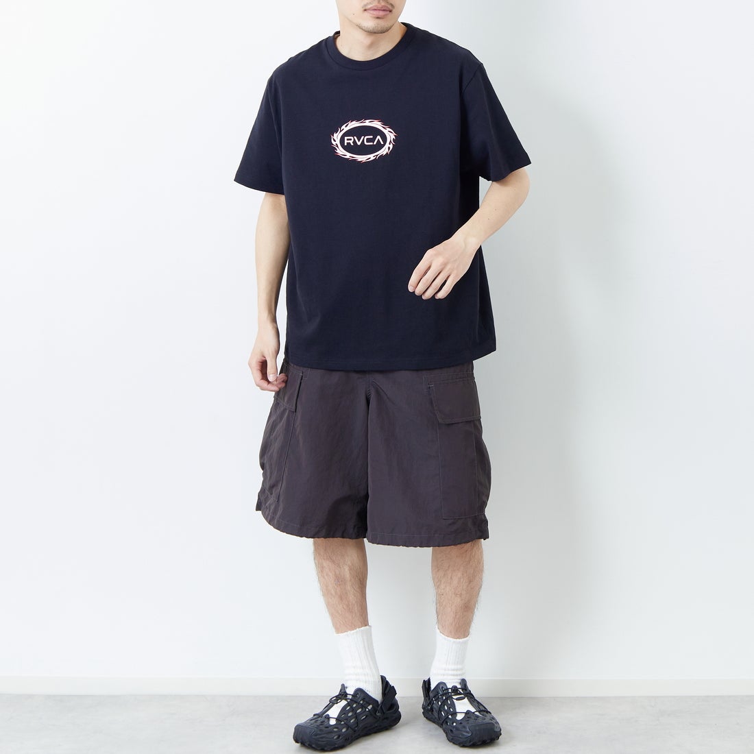 RVCA [ルーカ] TRIBAL SPIN ショートスリーブプリントTシャツ [BF04A206] BLK &&モデル身長：168cm 着用サイズ：M&&