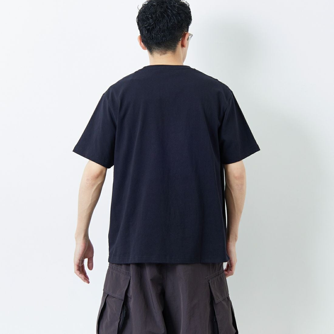 RVCA [ルーカ] TRIBAL SPIN ショートスリーブプリントTシャツ [BF04A206] BLK &&モデル身長：168cm 着用サイズ：M&&