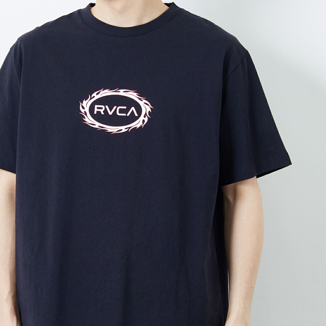 RVCA [ルーカ] TRIBAL SPIN ショートスリーブプリントTシャツ [BF04A206] BLK &&モデル身長：168cm 着用サイズ：M&&