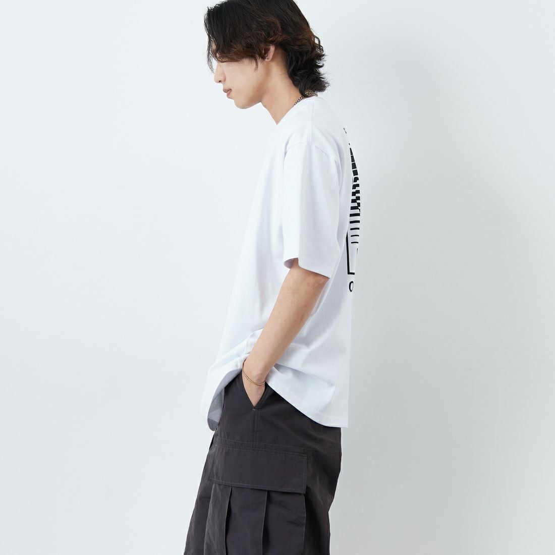 RVCA [ルーカ] BLINDER ボックスロゴショートスリーブTシャツ [BF04A214] WHT &&モデル身長：179cm 着用サイズ：L&&