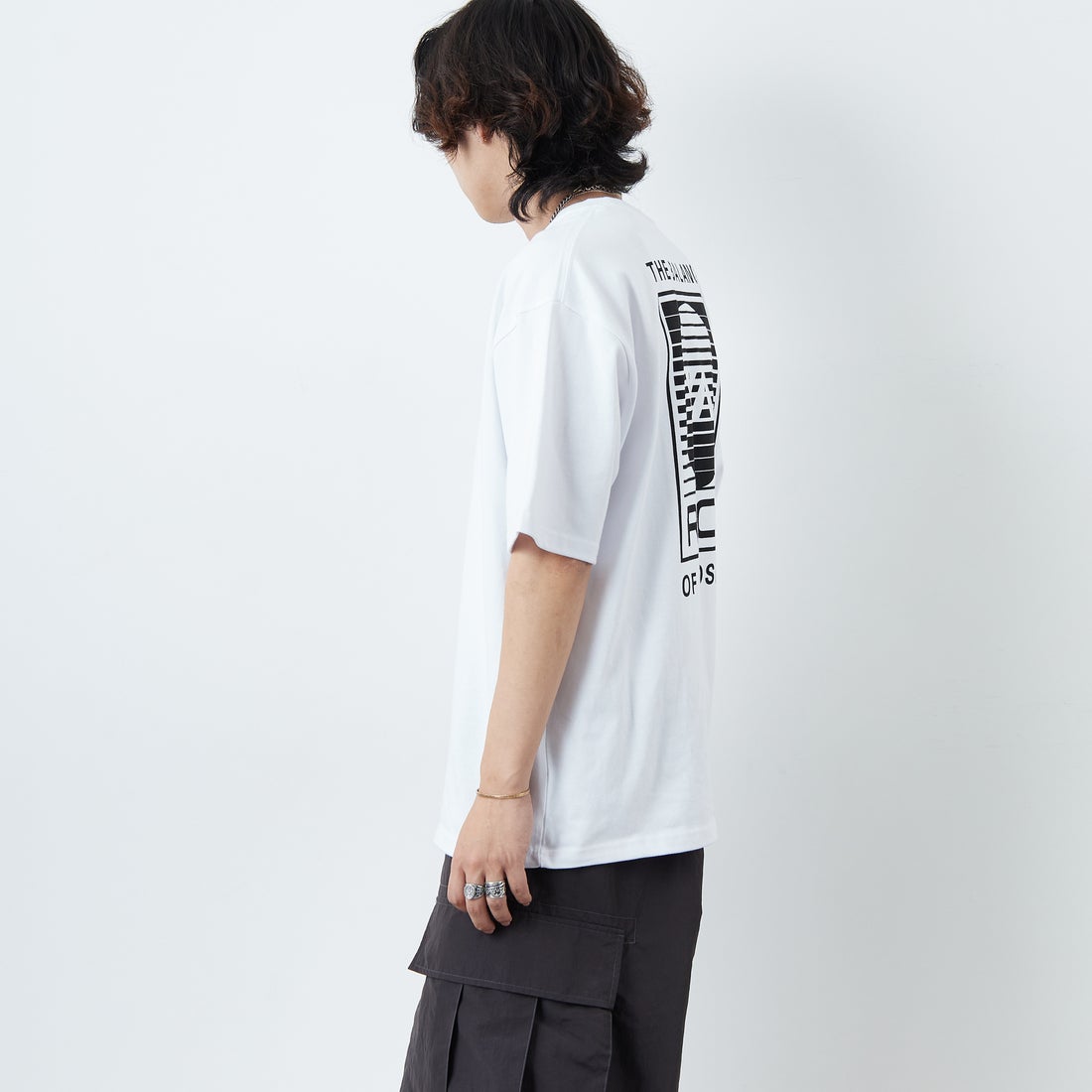 RVCA [ルーカ] BLINDER ボックスロゴショートスリーブTシャツ [BF04A214] WHT &&モデル身長：179cm 着用サイズ：M&&