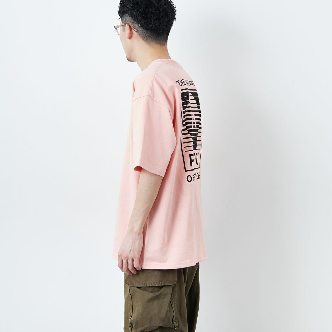 RVCA [ルーカ] BLINDER ボックスロゴショートスリーブTシャツ [BF04A214] PCH &&モデル身長：168cm 着用サイズ：M&&