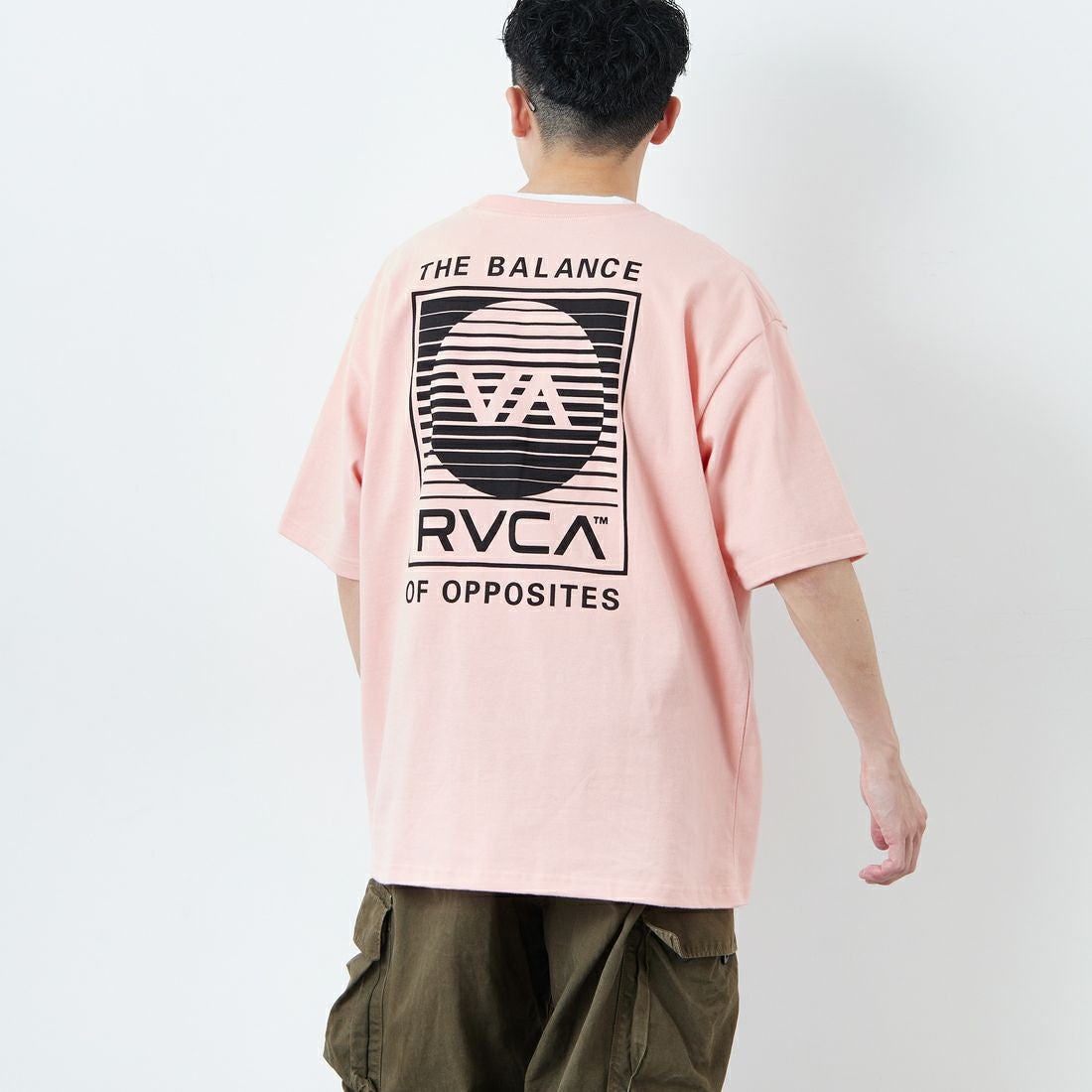 RVCA [ルーカ] BLINDER ボックスロゴショートスリーブTシャツ [BF04A214] PCH &&モデル身長：168cm 着用サイズ：M&&