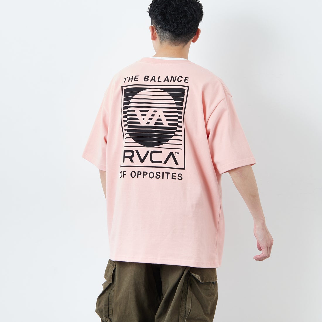 RVCA [ルーカ] BLINDER ボックスロゴショートスリーブTシャツ [BF04A214] PCH &&モデル身長：168cm 着用サイズ：M&&
