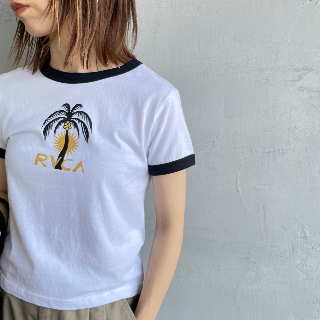 RVCA [ルーカ] パームツリーベビーリンガーTシャツ [BF04C205] WHT &&モデル身長：158cm 着用サイズ：M&&
