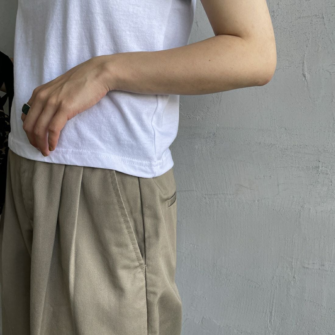 RVCA [ルーカ] パームツリーベビーリンガーTシャツ [BF04C205] WHT &&モデル身長：158cm 着用サイズ：M&&