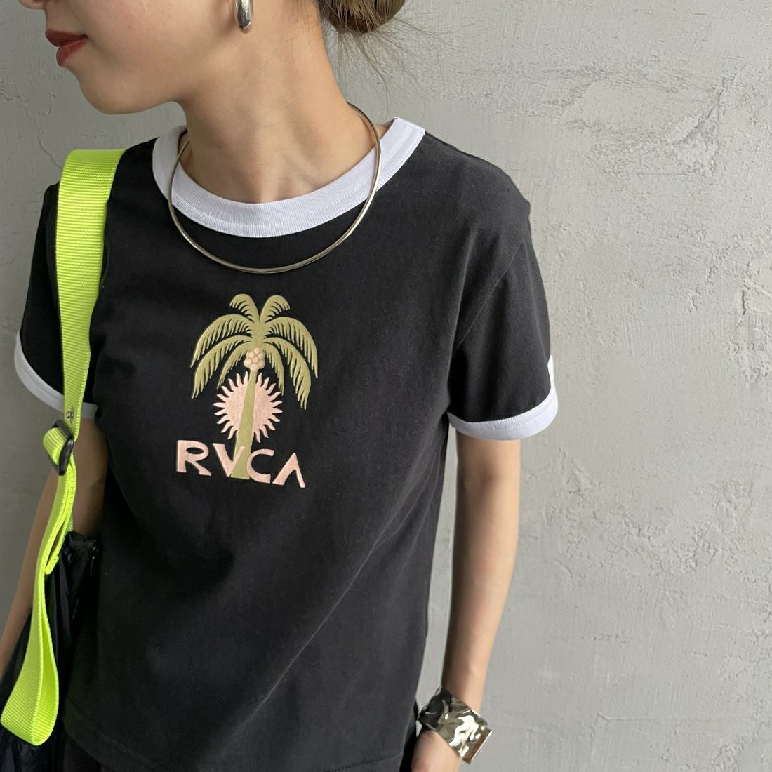 RVCA [ルーカ] パームツリーベビーリンガーTシャツ [BF04C205] BLK &&モデル身長：150cm 着用サイズ：M&&