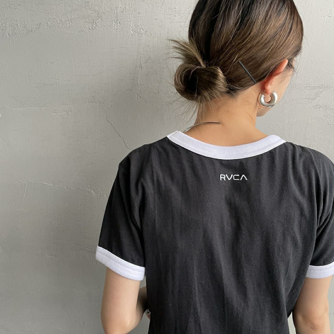 RVCA [ルーカ] パームツリーベビーリンガーTシャツ [BF04C205] BLK &&モデル身長：150cm 着用サイズ：M&&