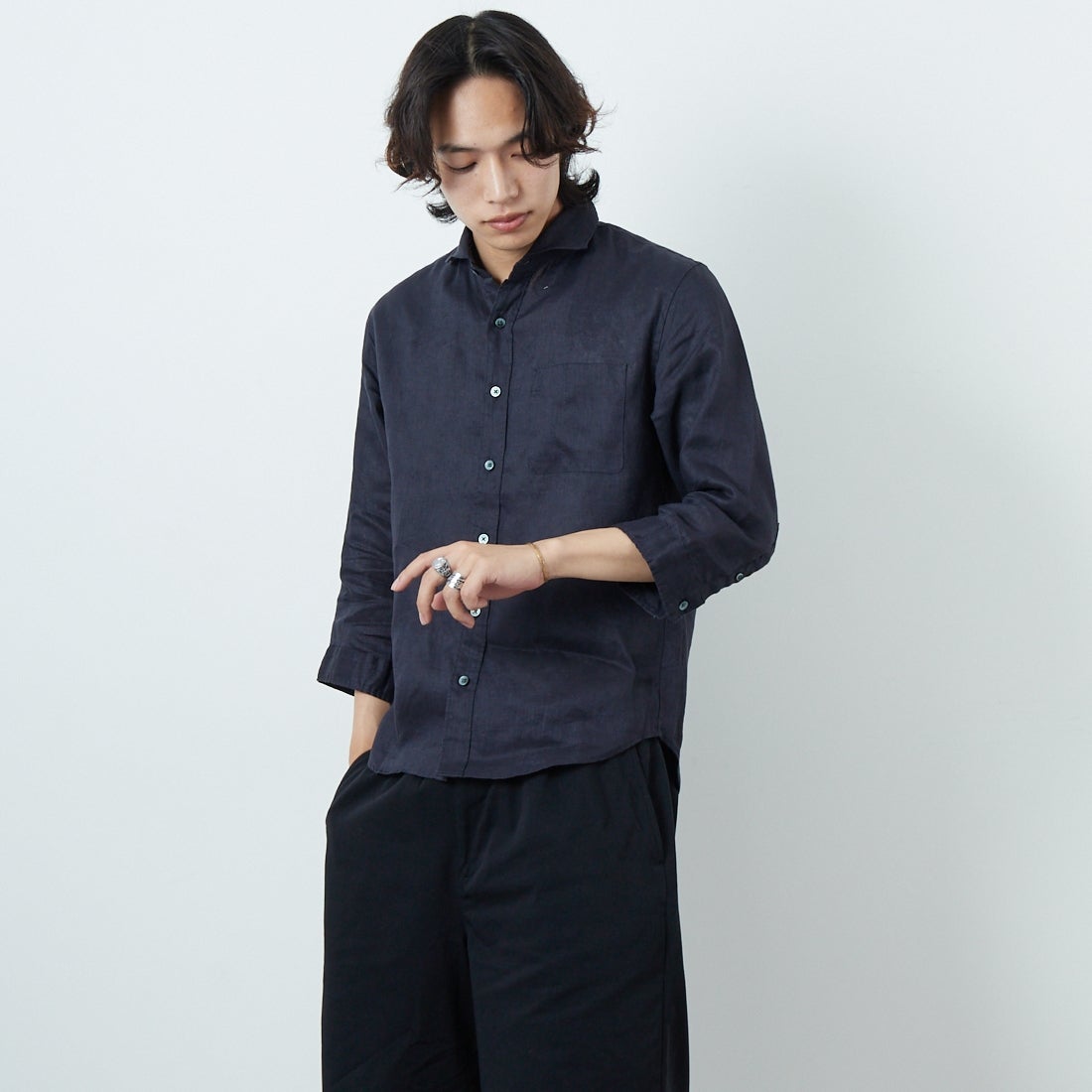 33Degrees [サーティスリーディグリーズ] フレンチリネン七分袖シャツ [BFQ211] NAVY &&モデル身長：179cm 着用サイズ：M&&