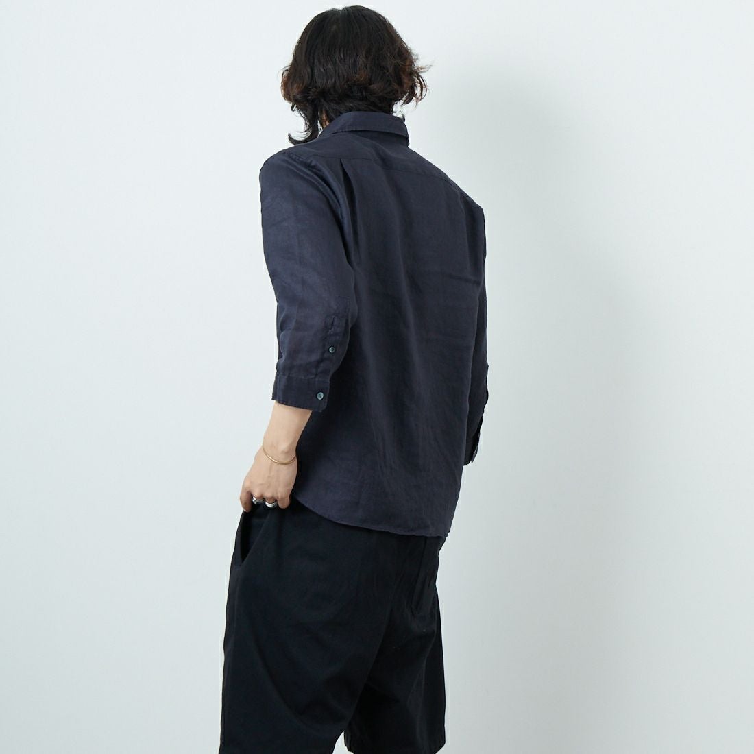 33Degrees [サーティスリーディグリーズ] フレンチリネン七分袖シャツ [BFQ211] NAVY &&モデル身長：179cm 着用サイズ：M&&