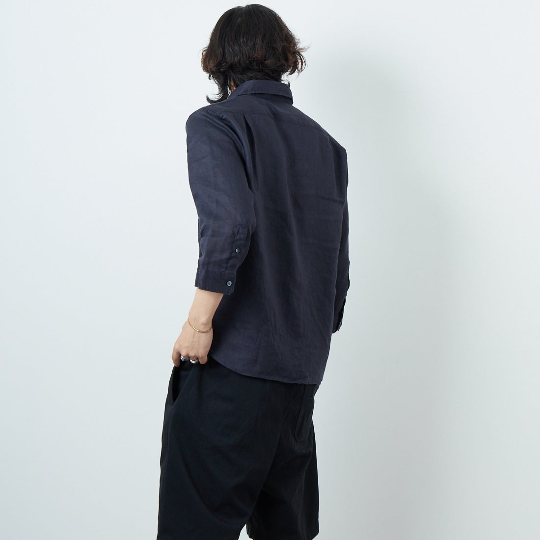 33Degrees [サーティスリーディグリーズ] フレンチリネン七分袖シャツ [BFQ211] NAVY &&モデル身長：179cm 着用サイズ：M&&