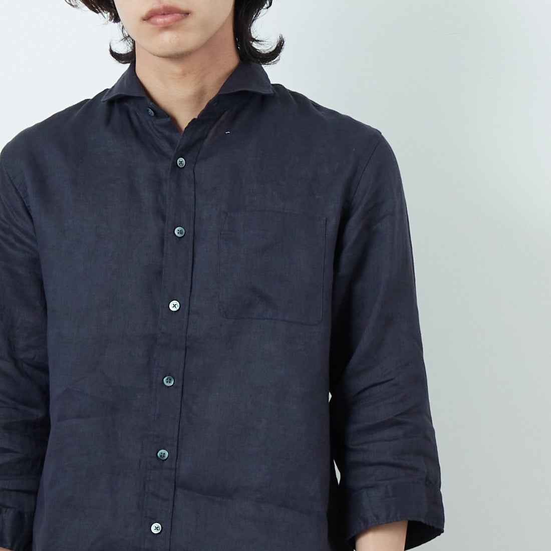 33Degrees [サーティスリーディグリーズ] フレンチリネン七分袖シャツ [BFQ211] NAVY &&モデル身長：179cm 着用サイズ：M&&