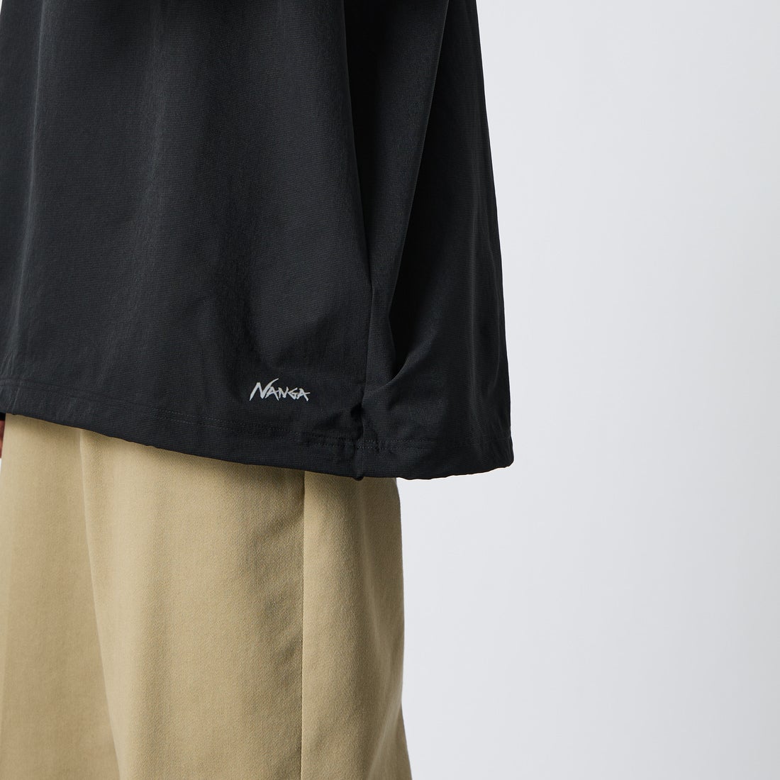 NANGA [ナンガ] ドットエア(R) コンフィーTシャツ [N2500-1J300A] P.BLK &&モデル身長：177cm 着用サイズ：XL&&