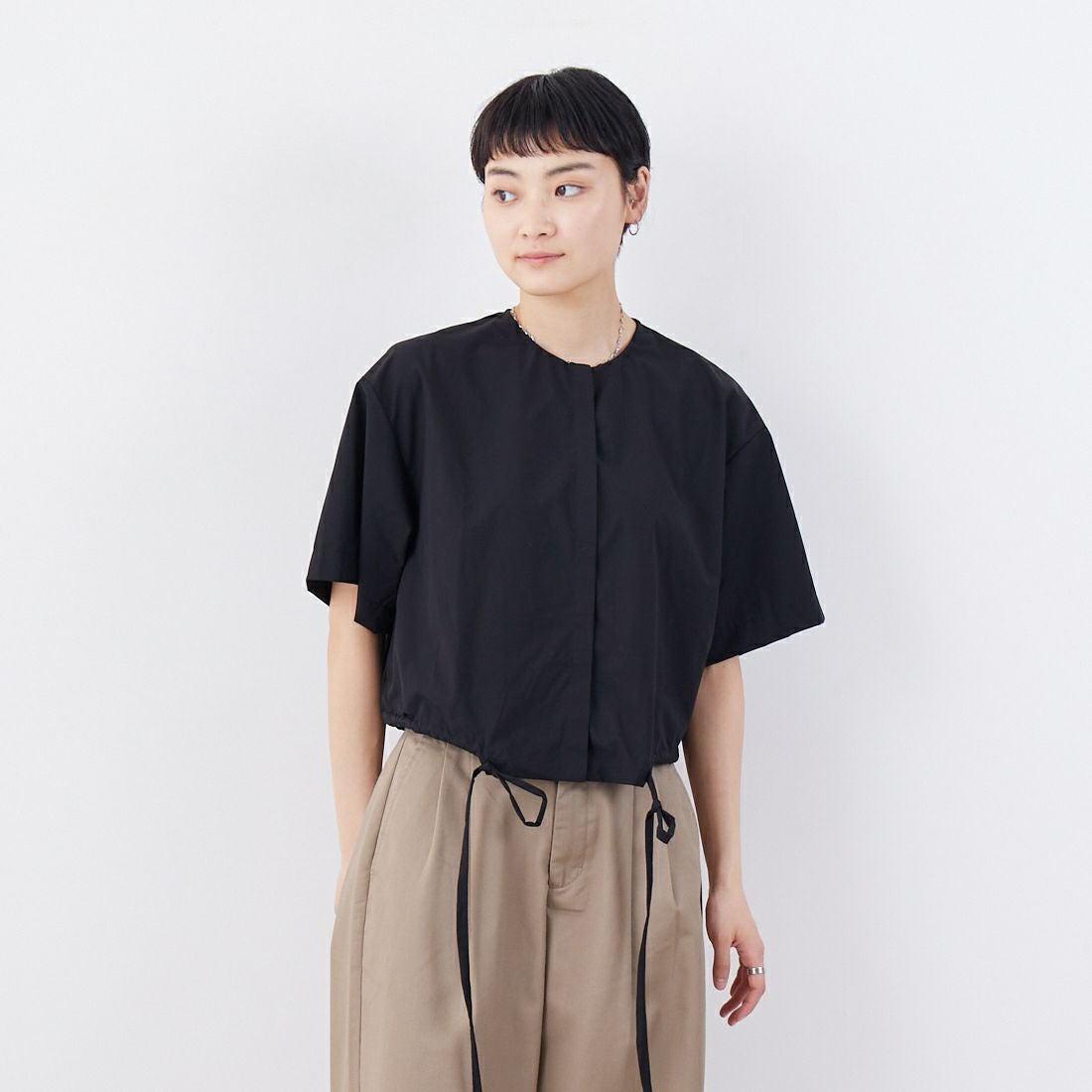 mizuiro ind [ミズイロインド] ローストリングシャツ [2-230089] 99 BLACK &&モデル身長：160cm 着用サイズ：F&&